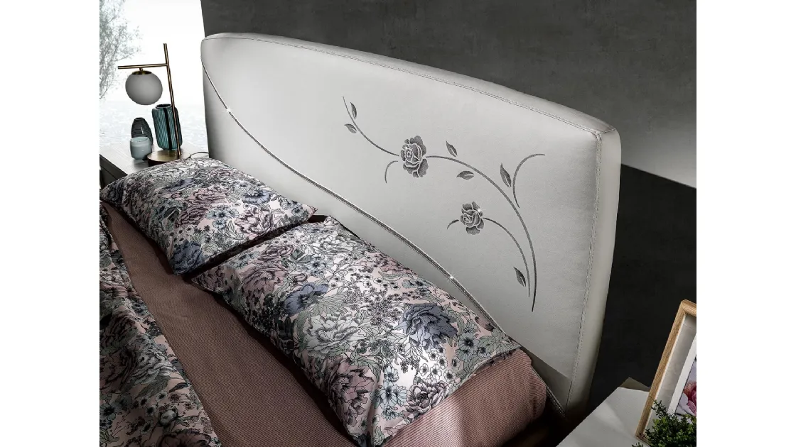 Letto in pelle con testiera decorata con cristalli Swarovski Nancy di Mobil Più