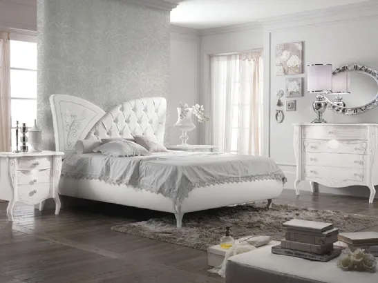 Letto in pelle con parte della testiera in legno decorato Chloè di Mobilificio AG