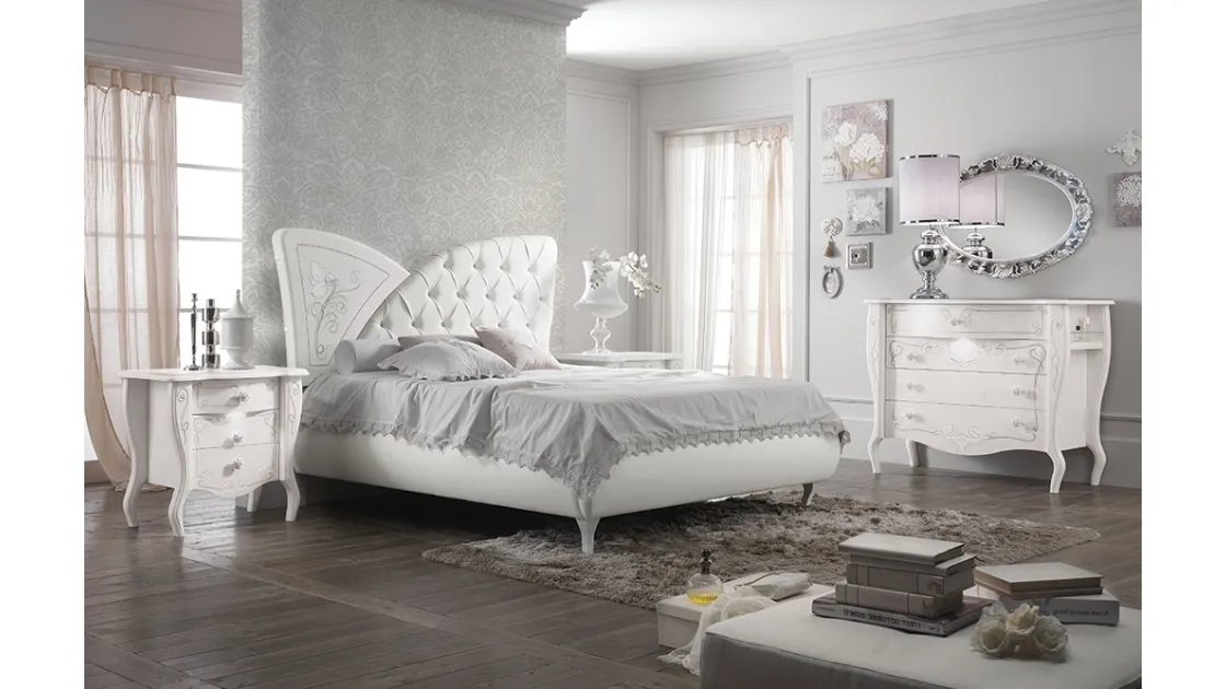 Letto in pelle con parte della testiera in legno decorato Chloè di Mobilificio AG