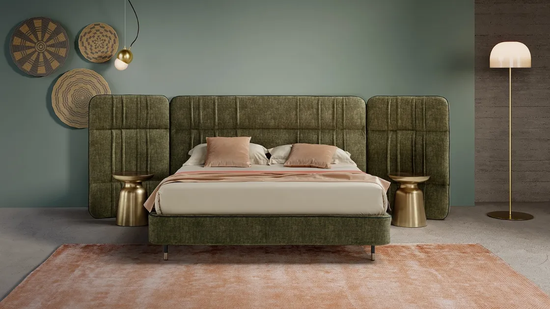 Letto in tessuto con testiera alta con cuciture verticali e moduli laterali opzionali Camelia di Novaluna