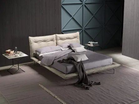 Letto di design in pelle Rem di Novaluna